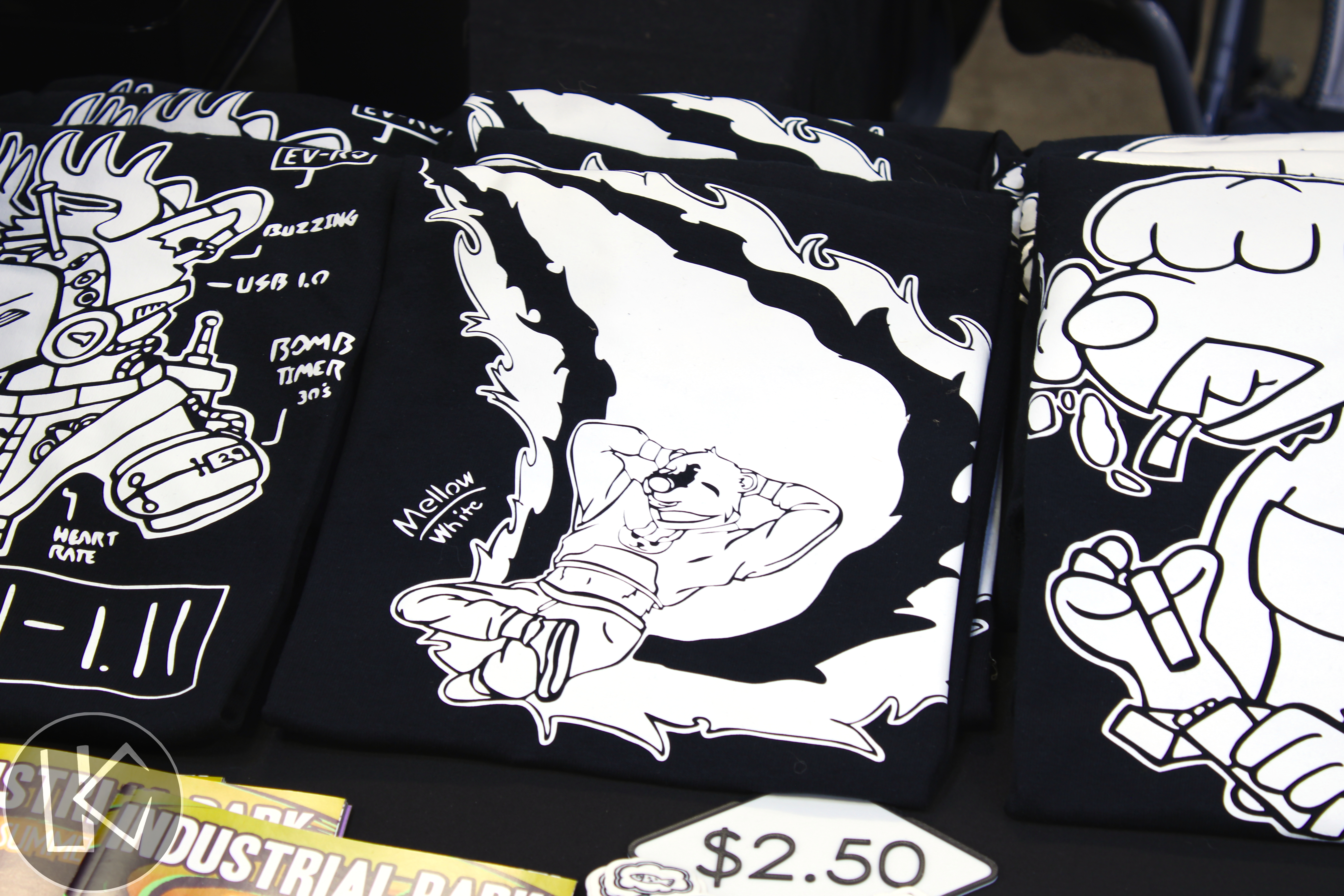 GRAPHIC TEE